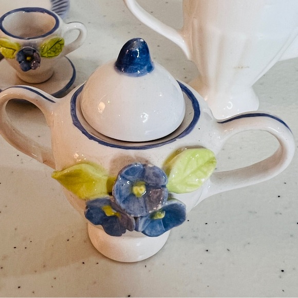 Miniature Porcelain Doll House Tea Set Blue and White Floral with Tray 10 Pieces - Picture 6 of 11